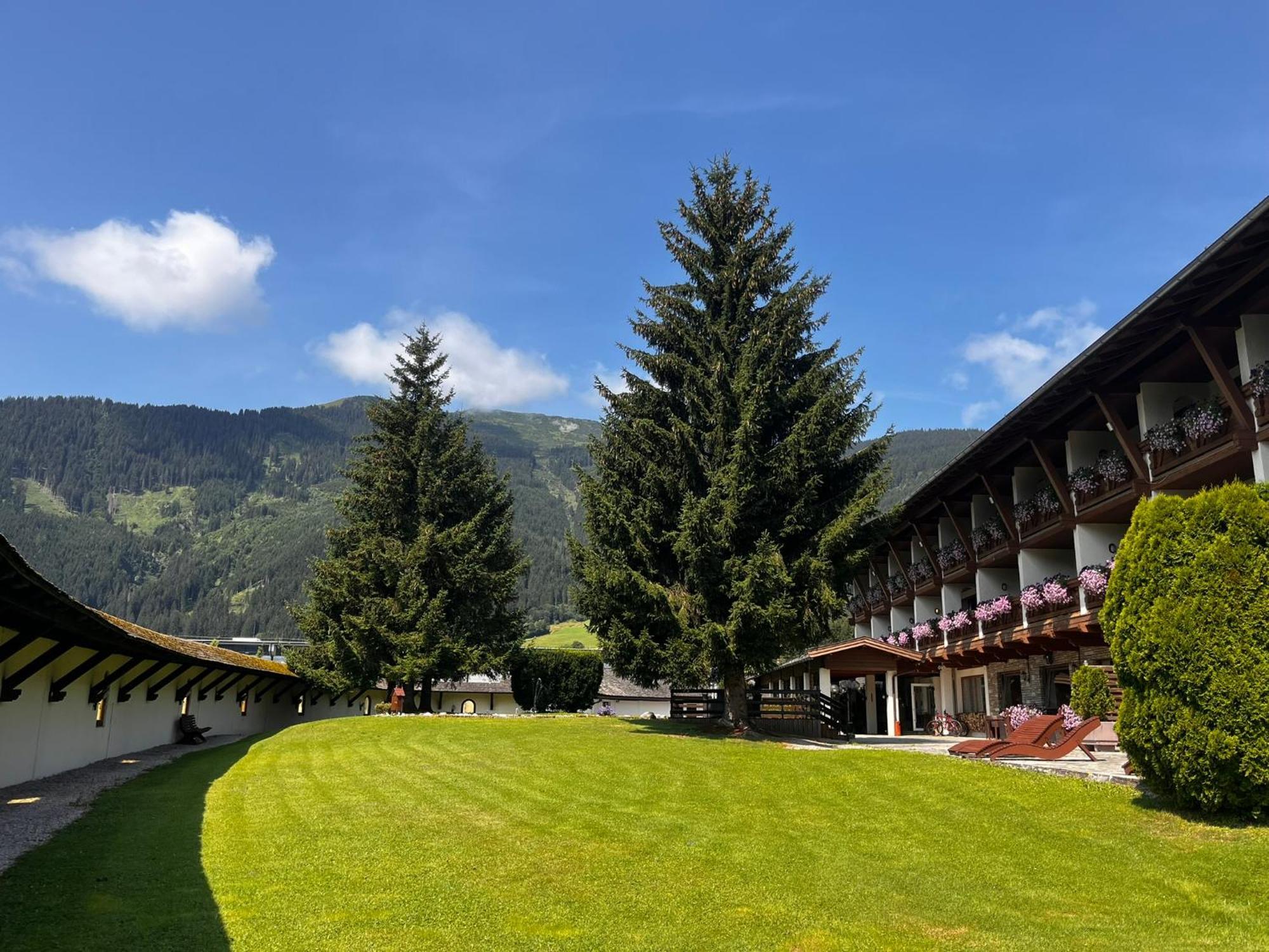 Clc Alpine Centre Hotell Saalfelden Eksteriør bilde